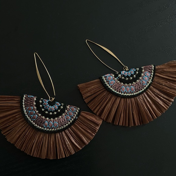 Fan Earrings - Picture 1 of 1